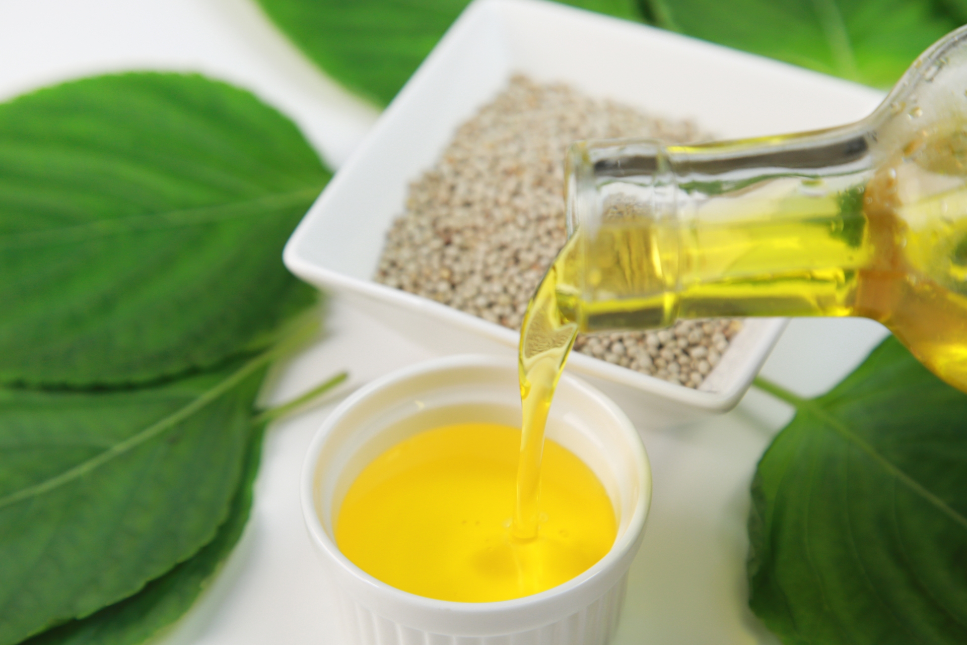 えごま油を垂らしている写真