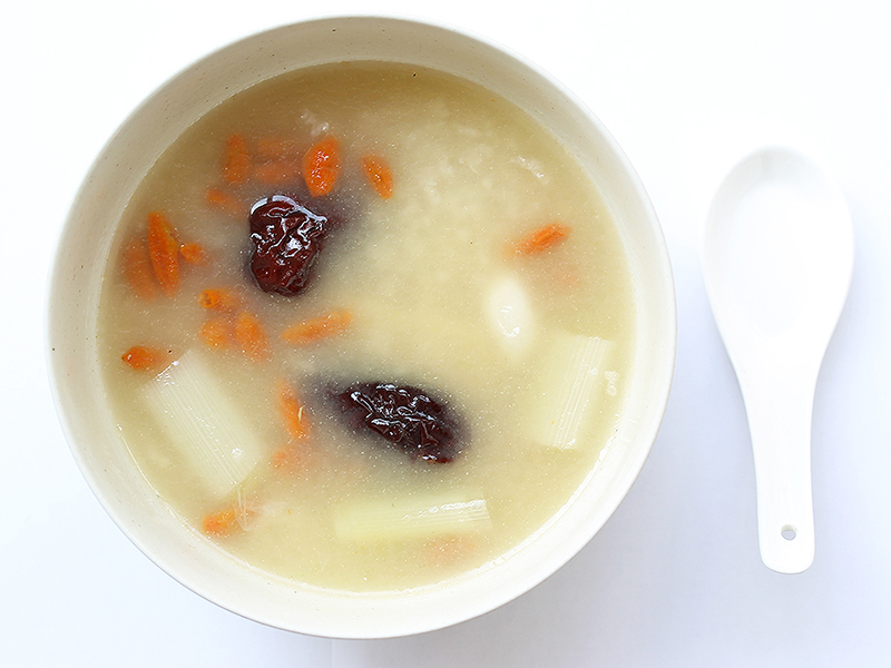 やさしい薬膳ワークショップの扉写真。白木耳と梨のデザート。