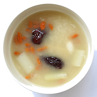 参鶏湯|温める薬膳の代表例 参鶏湯|温めて巡らせる薬膳の代表例。寒さによる不調を整える一杯