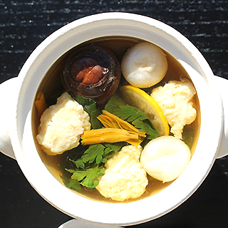 イカのつみれと金針菜ともち麩の鍋仕立て イカのつみれと金針菜ともち麩の鍋仕立て|中医上級SⅡコース