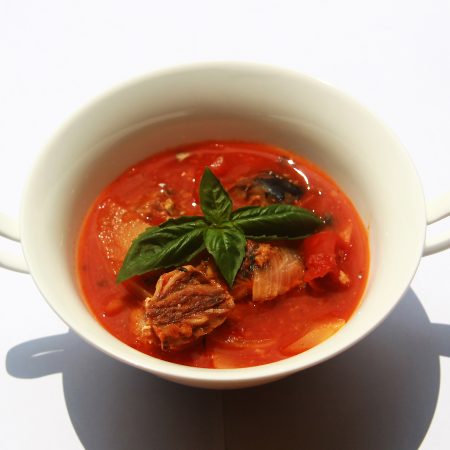 サフラン入り鯖とトマトのスープ